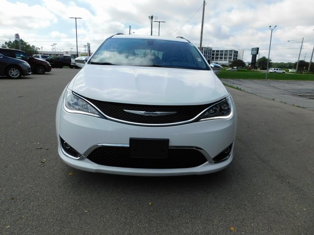 Certified Pre-Owned 2019 Chrysler Pacifica Limited with Navigation